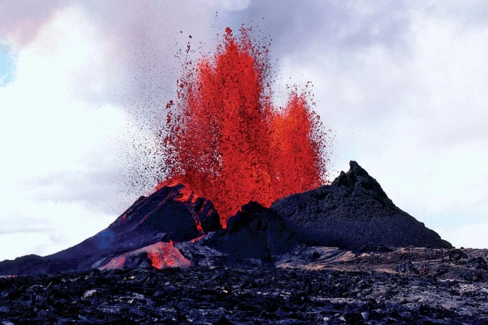 Volcano hawaiian fissures hawaii